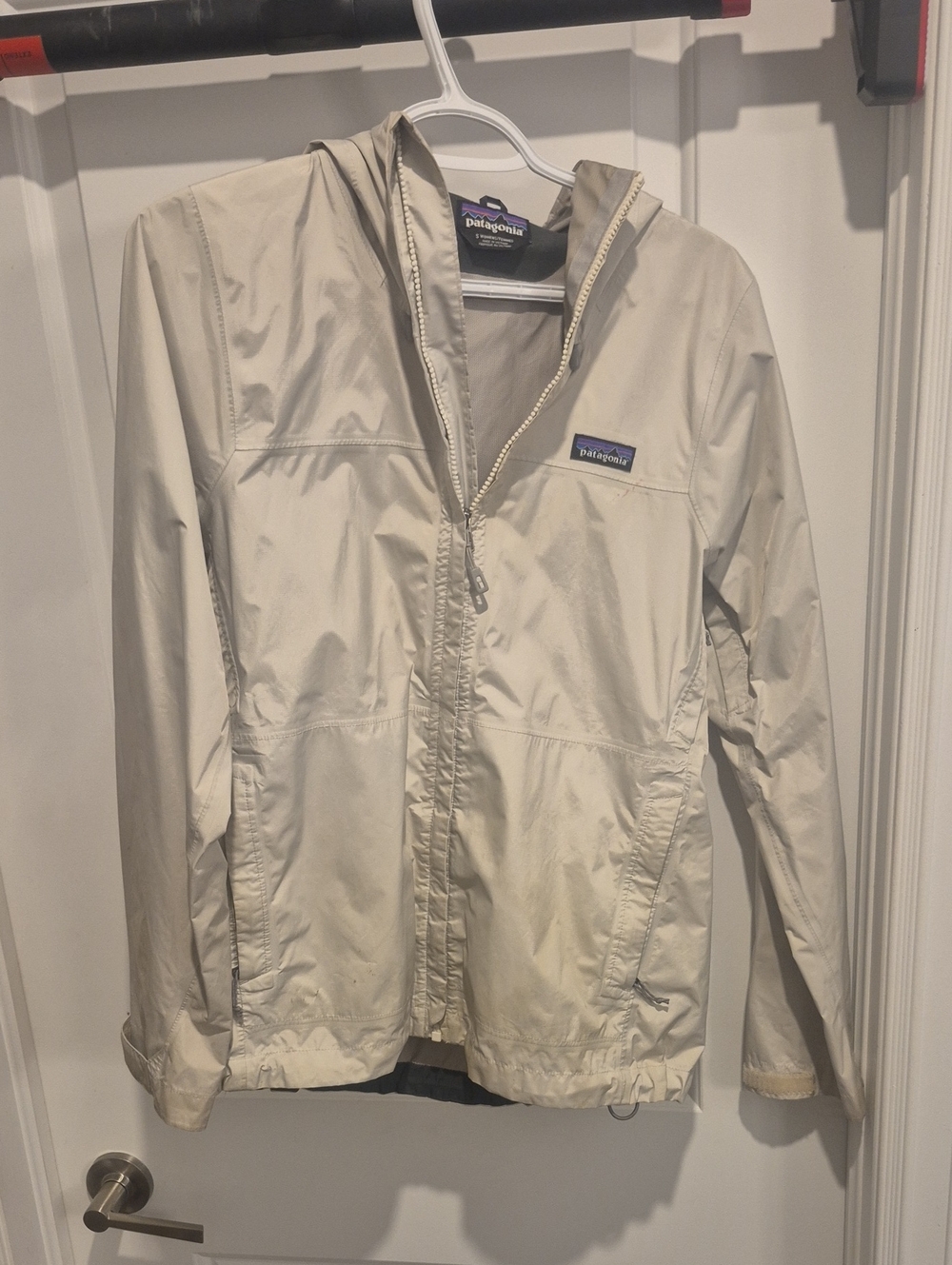 Patagonia Beige Womans Raincoat with Hood and Zipper